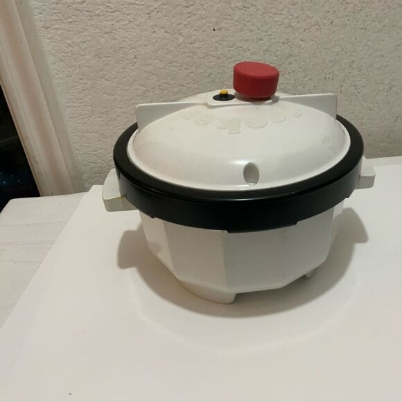 Nordic Ware · Tender Cooker 2.5 qt - Picture 3 of 7